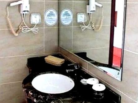 Greentree Inn Shandong Qingdao Railway Station Zhanqiao Yacht Wharf Express Esterno foto