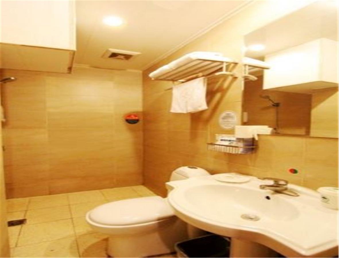 Greentree Inn Shandong Qingdao Railway Station Zhanqiao Yacht Wharf Express Esterno foto
